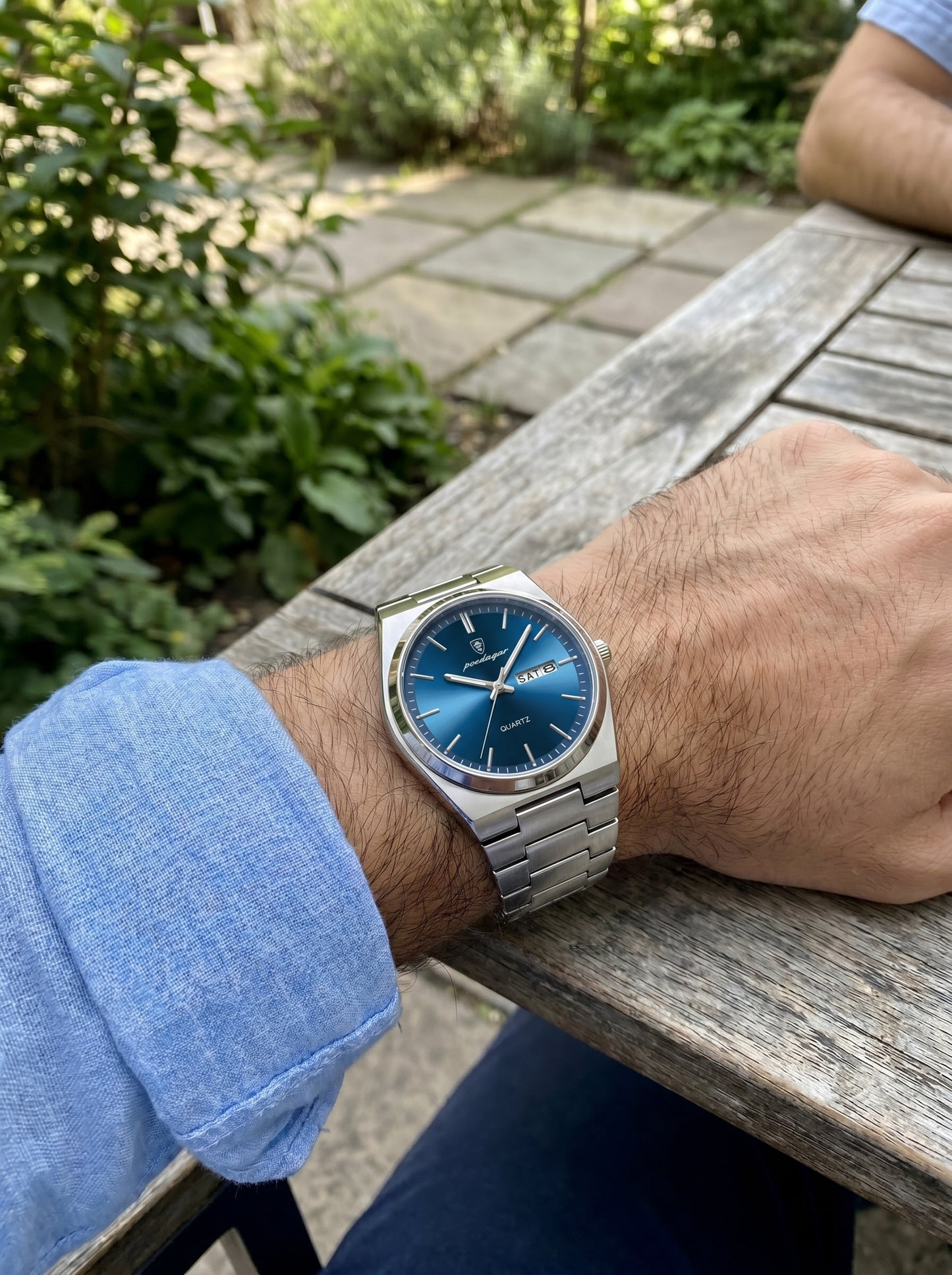 Poedagar 930 - Elegante, Resistente al Agua y Brillo nocturno.